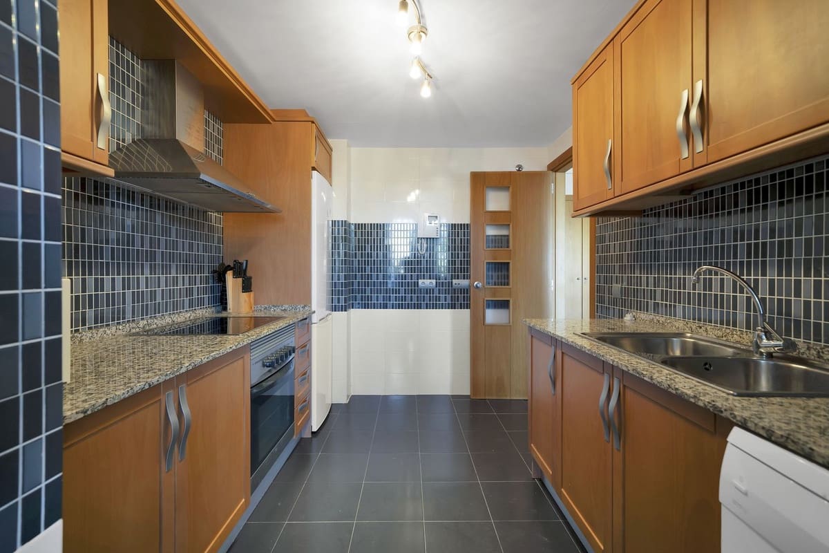 Apartamento de 2 habitaciones en New Golden Mile en venta con piscina garaje - 339.000 € (Ref: 9472347)