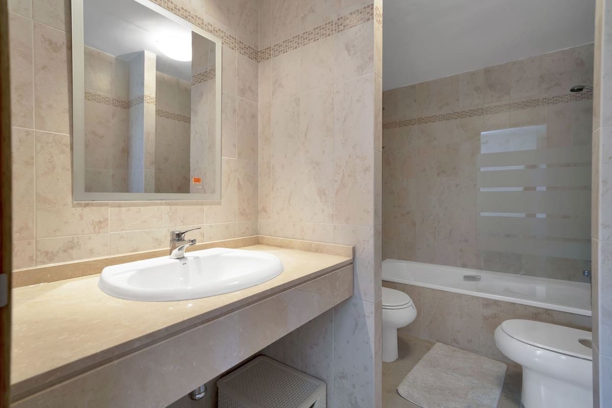 Apartamento de 2 habitaciones en New Golden Mile en venta con piscina garaje - 339.000 € (Ref: 9472347)