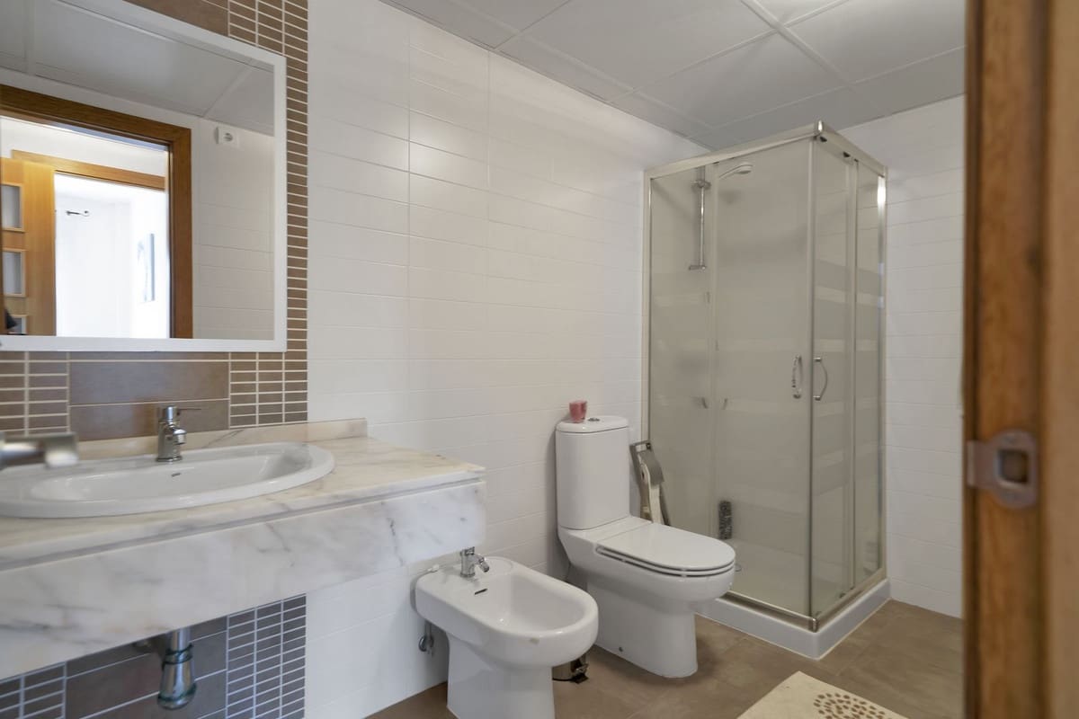 Apartamento de 2 habitaciones en New Golden Mile en venta con piscina garaje - 339.000 € (Ref: 9472347)