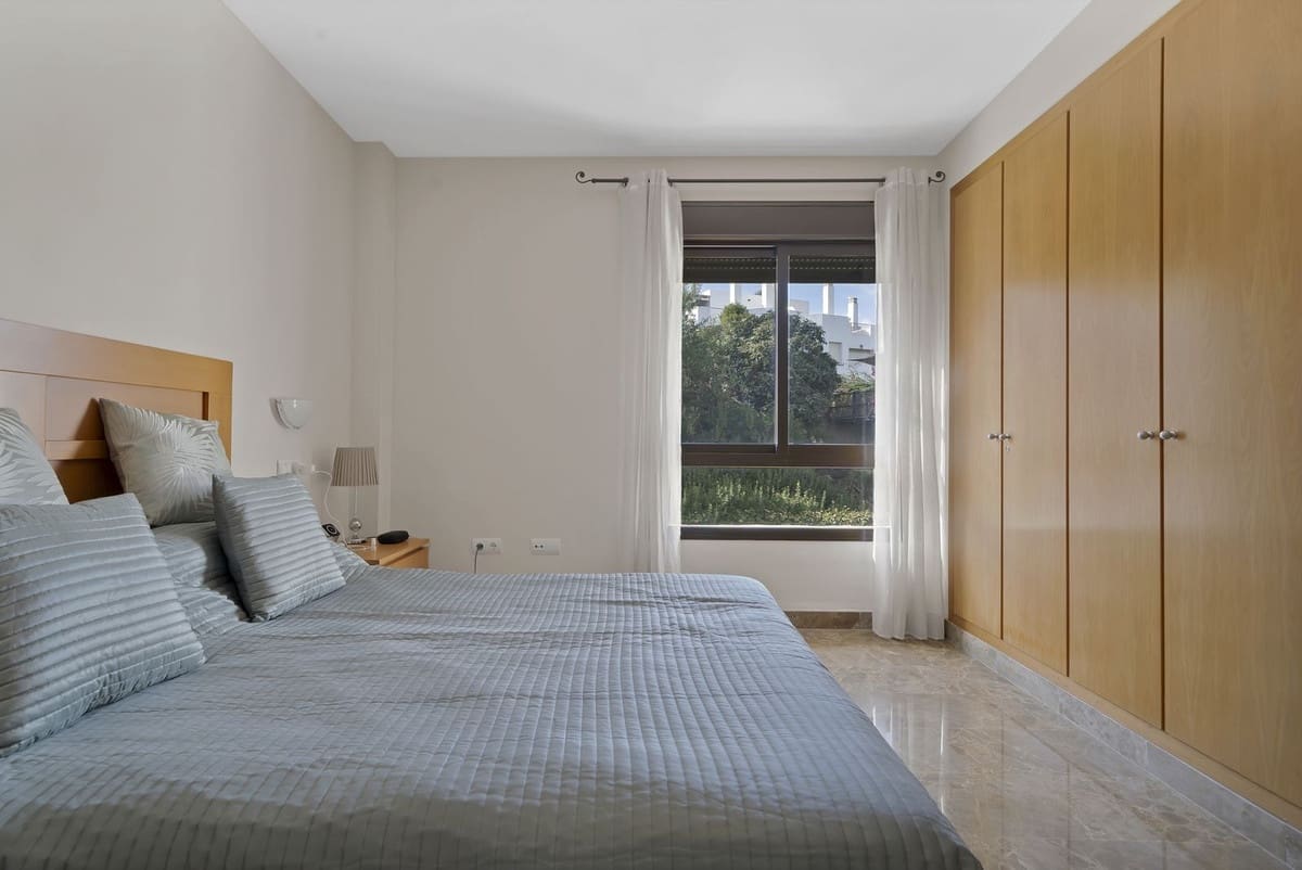 Apartamento de 2 habitaciones en New Golden Mile en venta con piscina garaje - 339.000 € (Ref: 9472347)