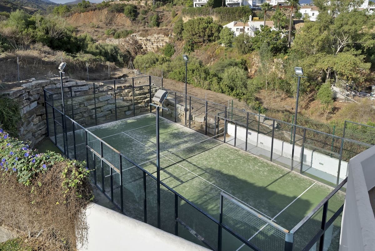 Apartamento de 2 habitaciones en New Golden Mile en venta con piscina garaje - 339.000 € (Ref: 9472347)