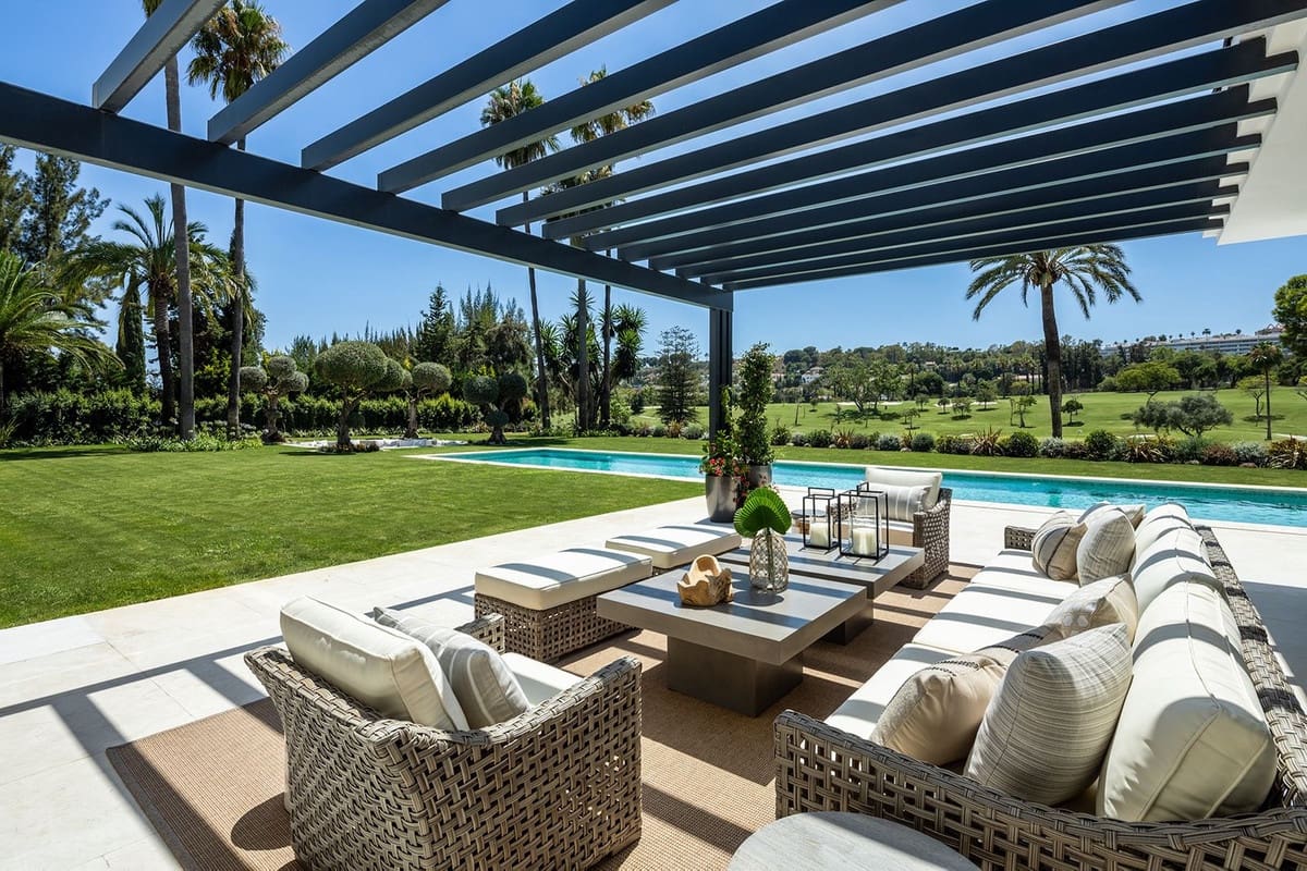 7 bedroom Villa for sale in Nueva Andalucia - € 19,500,000 (Ref: 9472352)