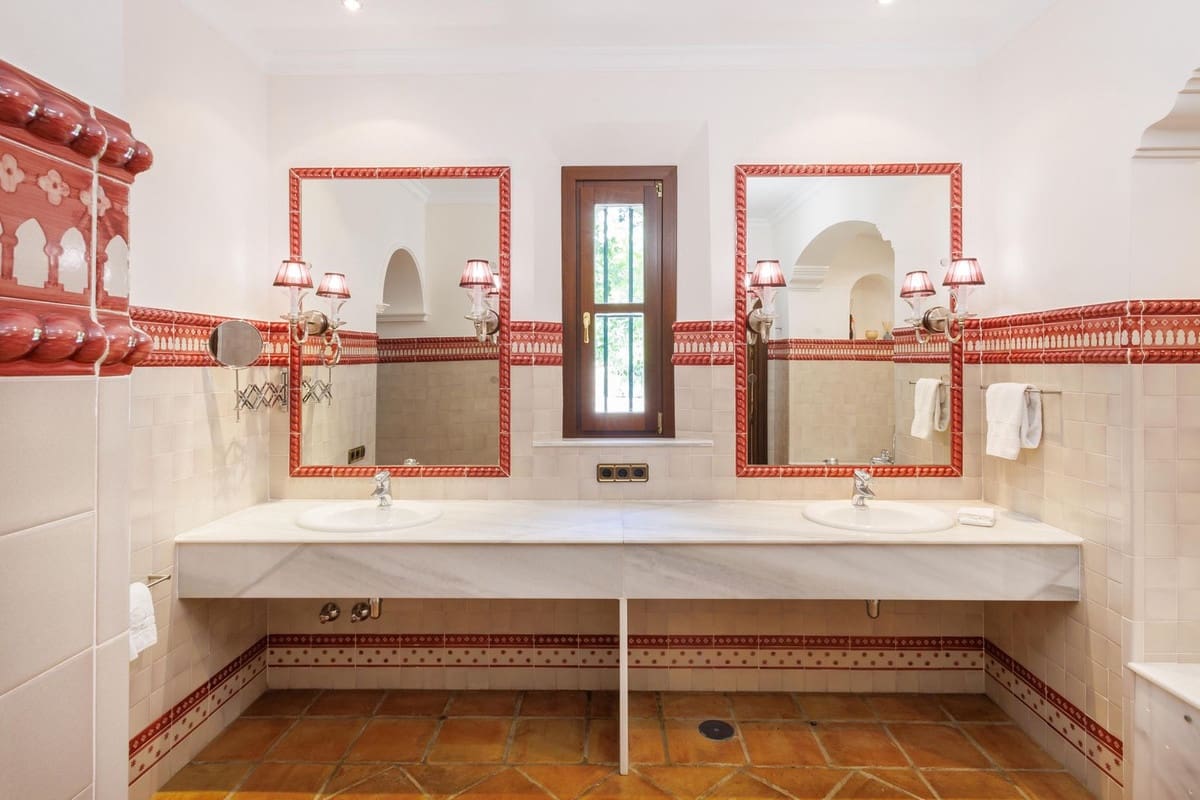 8 bedroom Villa for sale in La Zagaleta with pool garage - € 14,750,000 (Ref: 9472355)