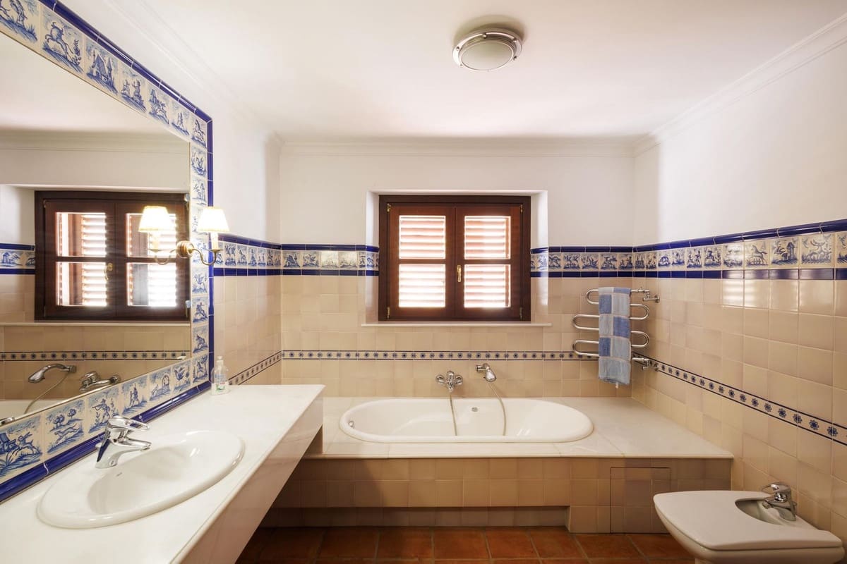 8 bedroom Villa for sale in La Zagaleta with pool garage - € 14,750,000 (Ref: 9472355)