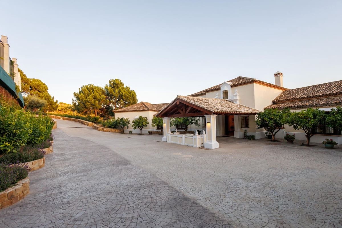 8 bedroom Villa for sale in La Zagaleta with pool garage - € 14,750,000 (Ref: 9472355)