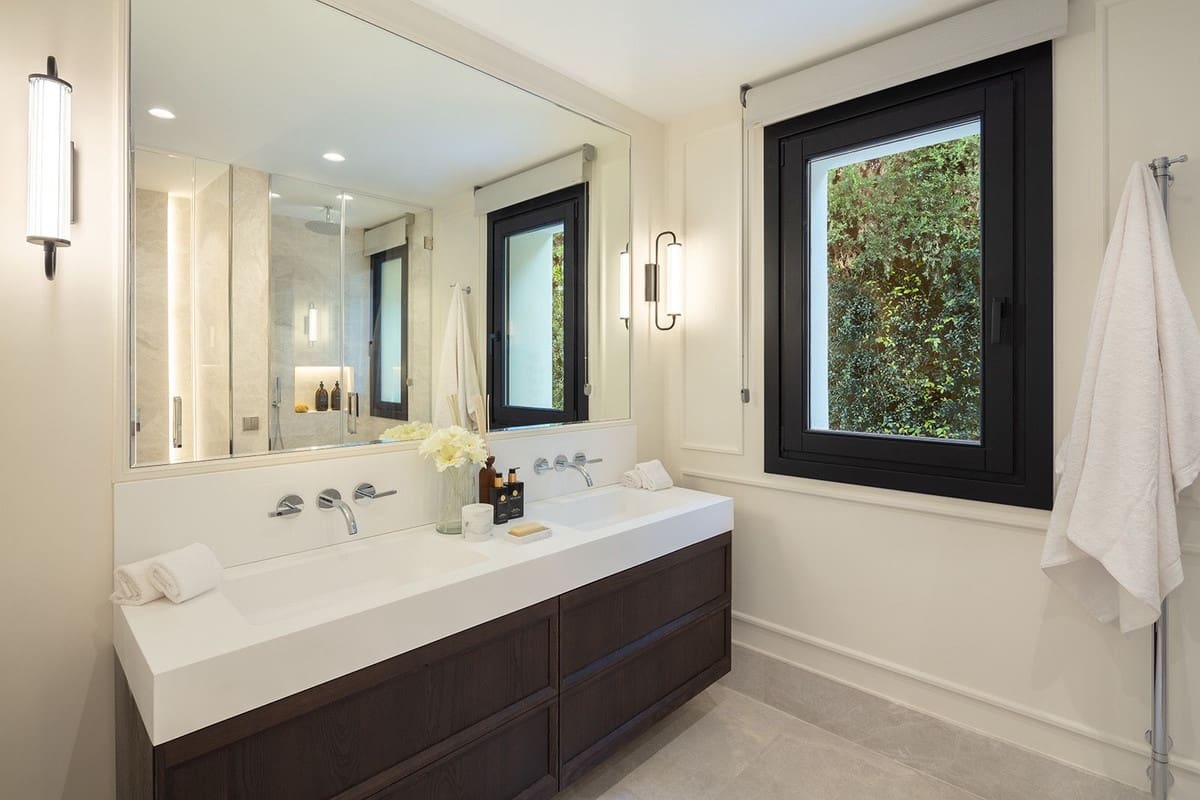 6 bedroom Villa for sale in Marbella - € 14,500,000 (Ref: 9472356)