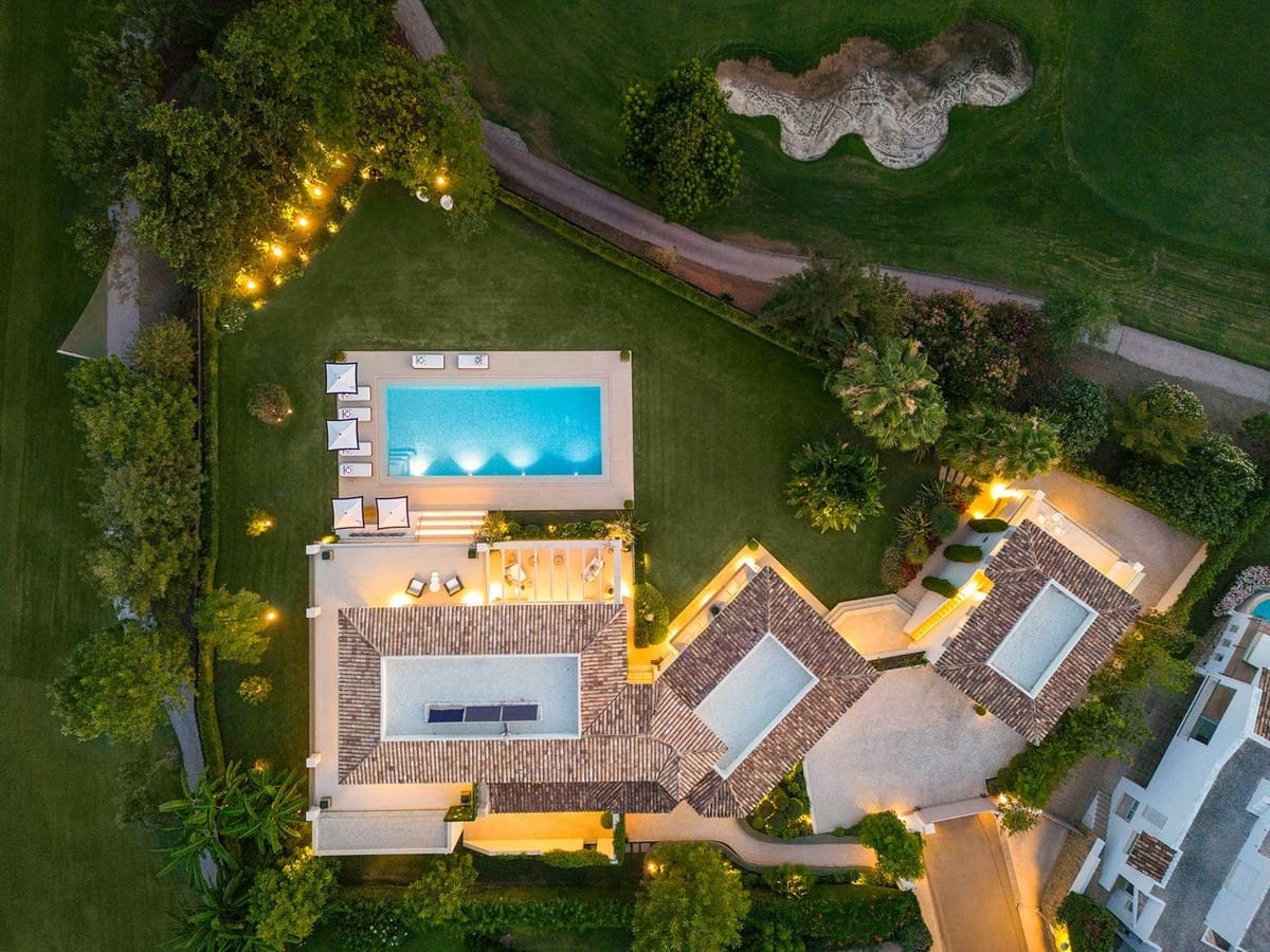 6 bedroom Villa for sale in Nueva Andalucia - € 10,900,000 (Ref: 9472359)