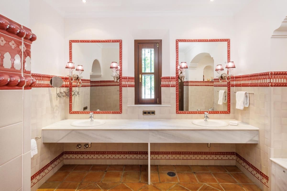 8 bedroom Villa for sale in La Zagaleta with pool garage - € 10,500,000 (Ref: 9472361)