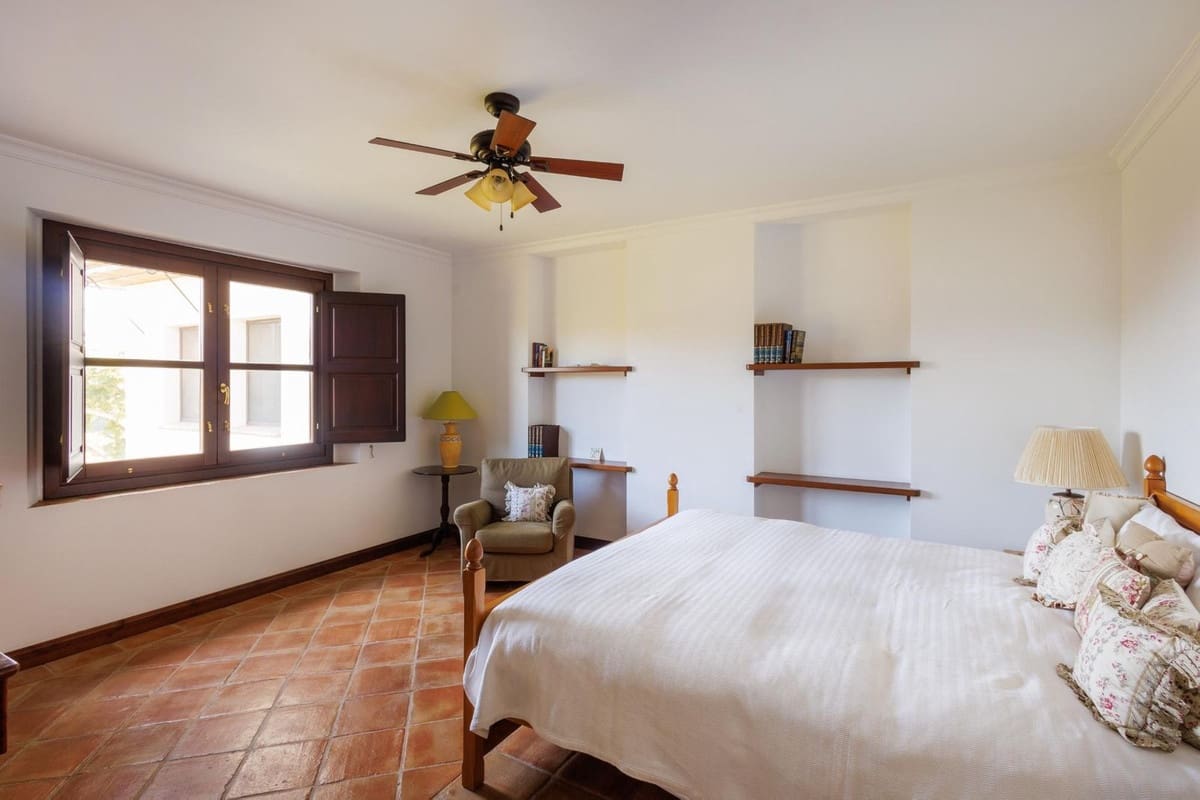 8 bedroom Villa for sale in La Zagaleta with pool garage - € 10,500,000 (Ref: 9472361)