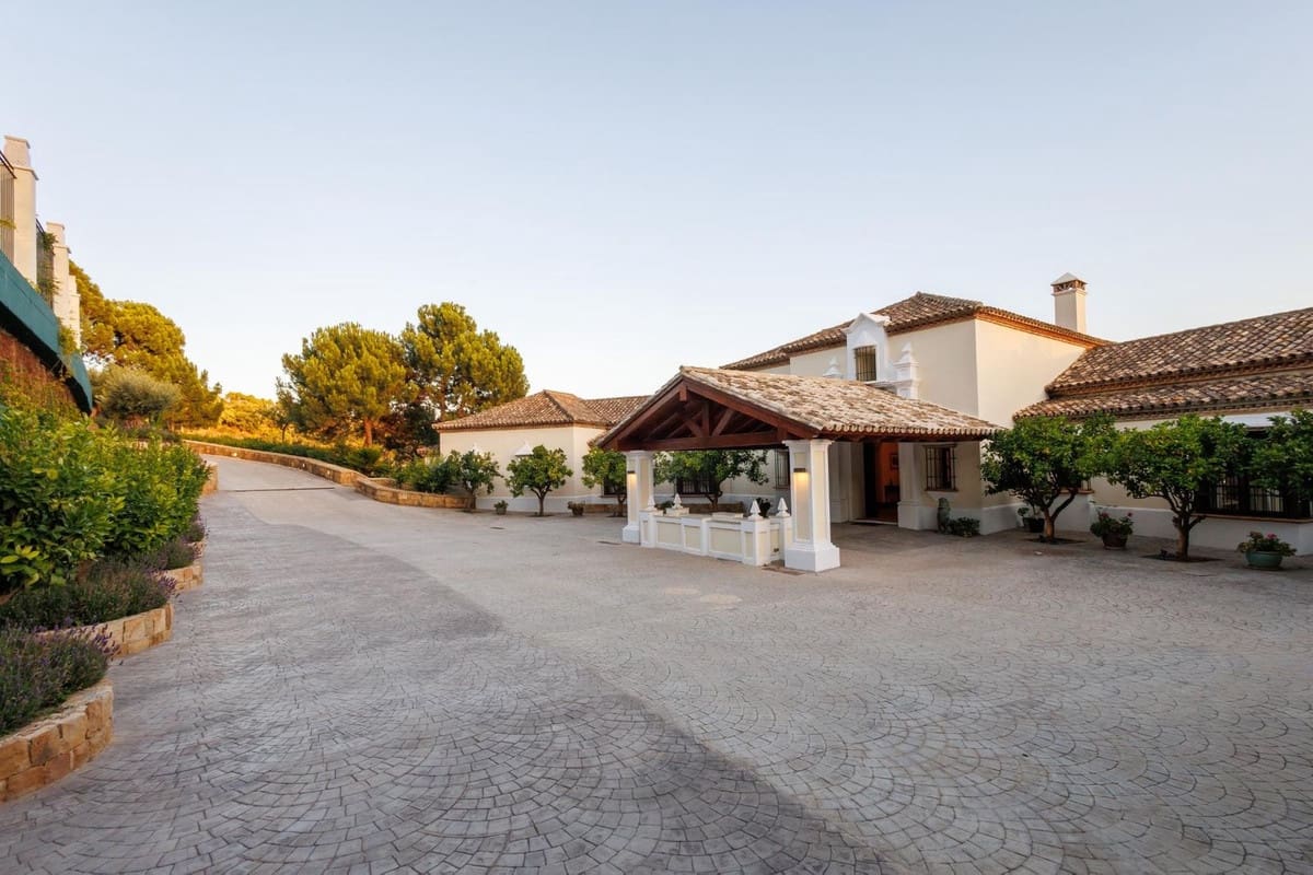 8 bedroom Villa for sale in La Zagaleta with pool garage - € 10,500,000 (Ref: 9472361)