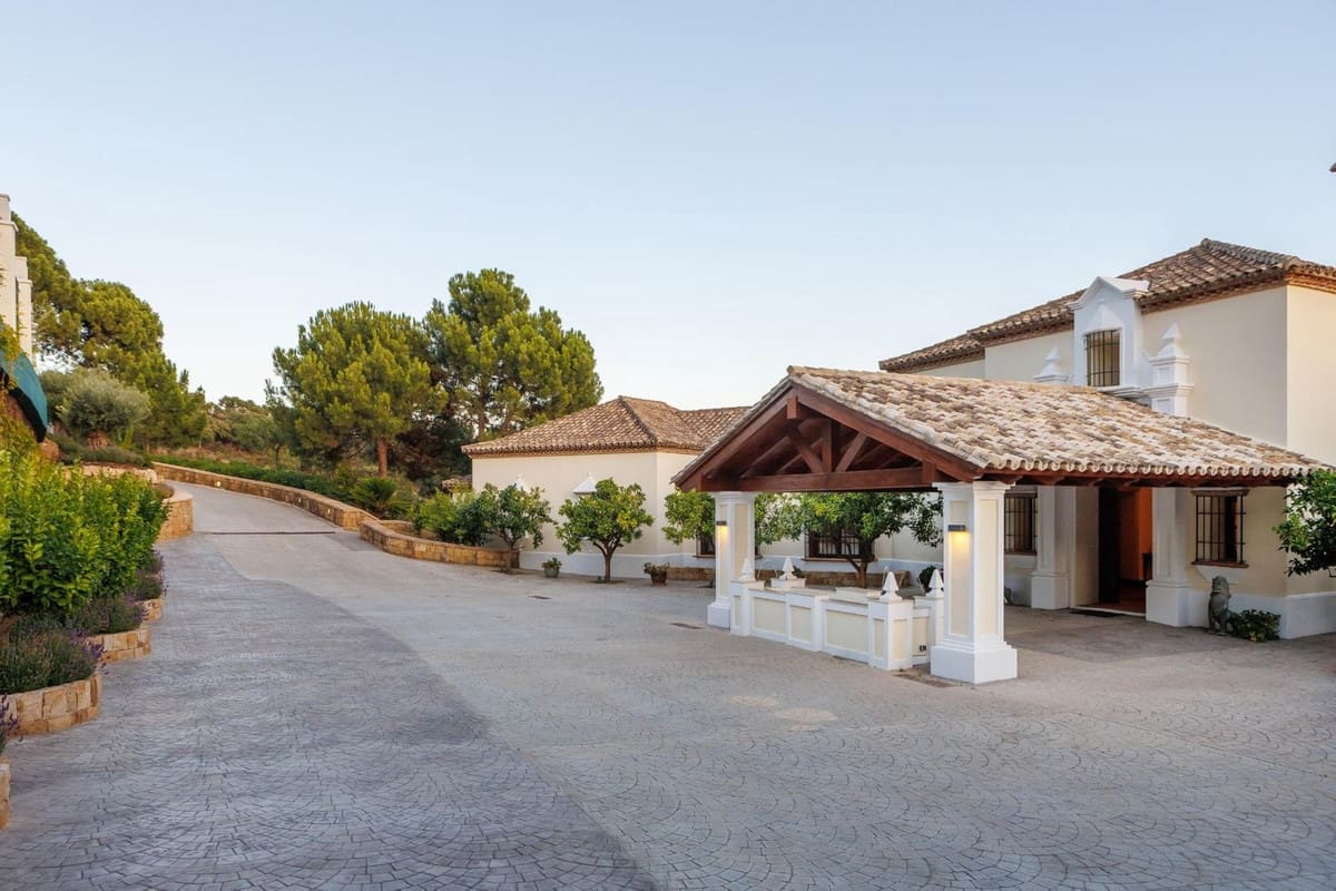 8 bedroom Villa for sale in La Zagaleta with pool garage - € 10,500,000 (Ref: 9472361)