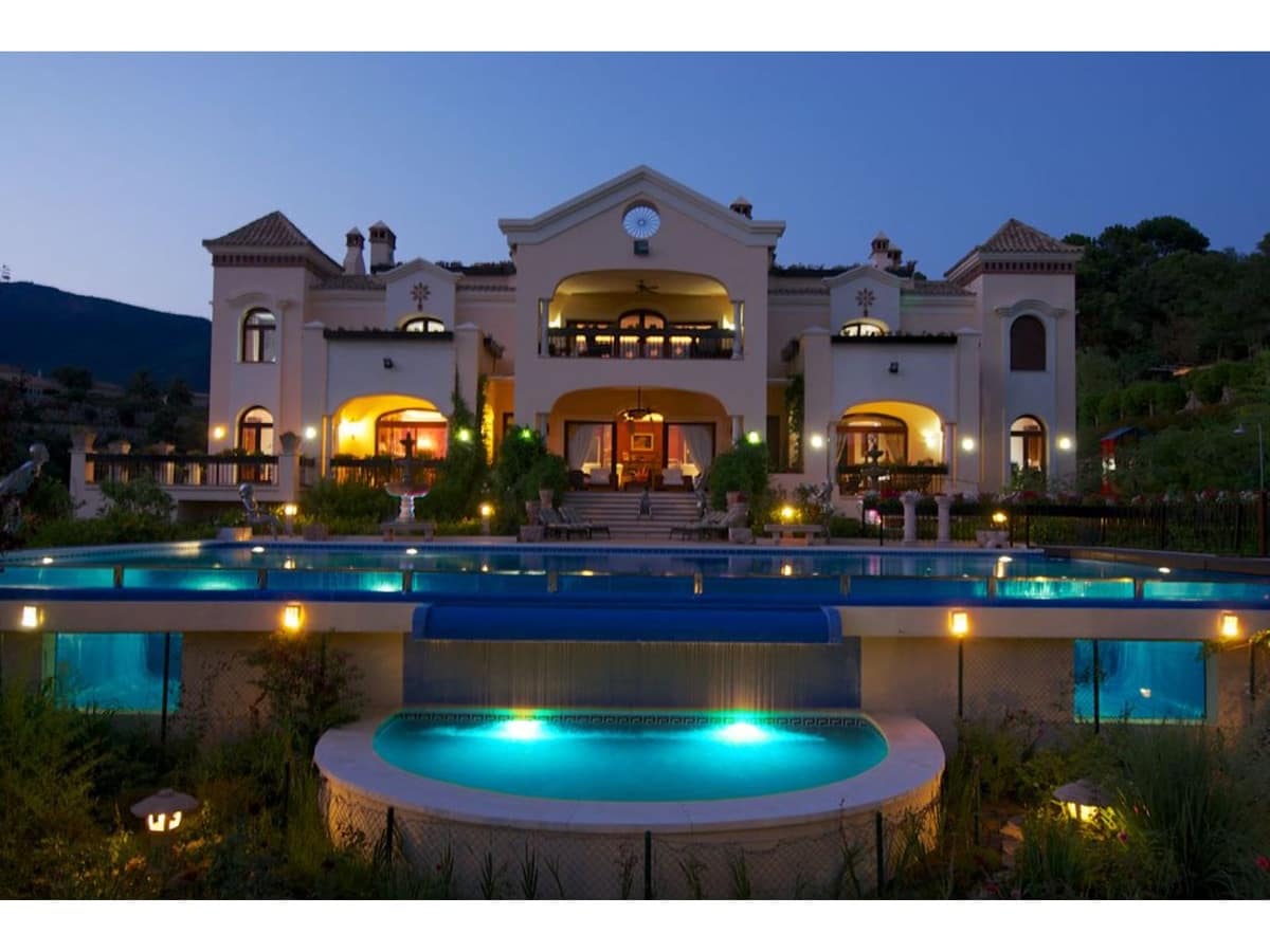 10 bedroom Villa for sale in La Zagaleta - € 9,995,000 (Ref: 9472362)