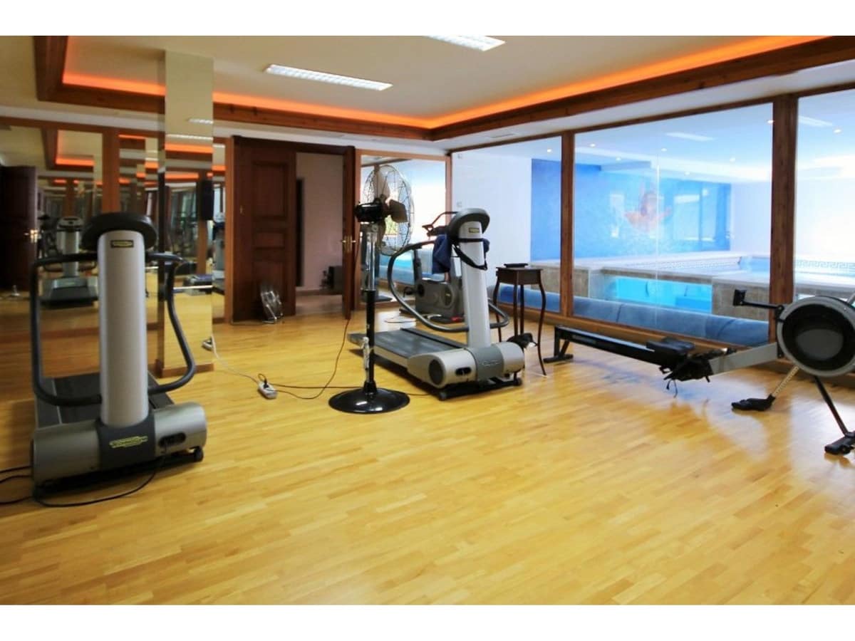 10 bedroom Villa for sale in La Zagaleta - € 9,995,000 (Ref: 9472362)