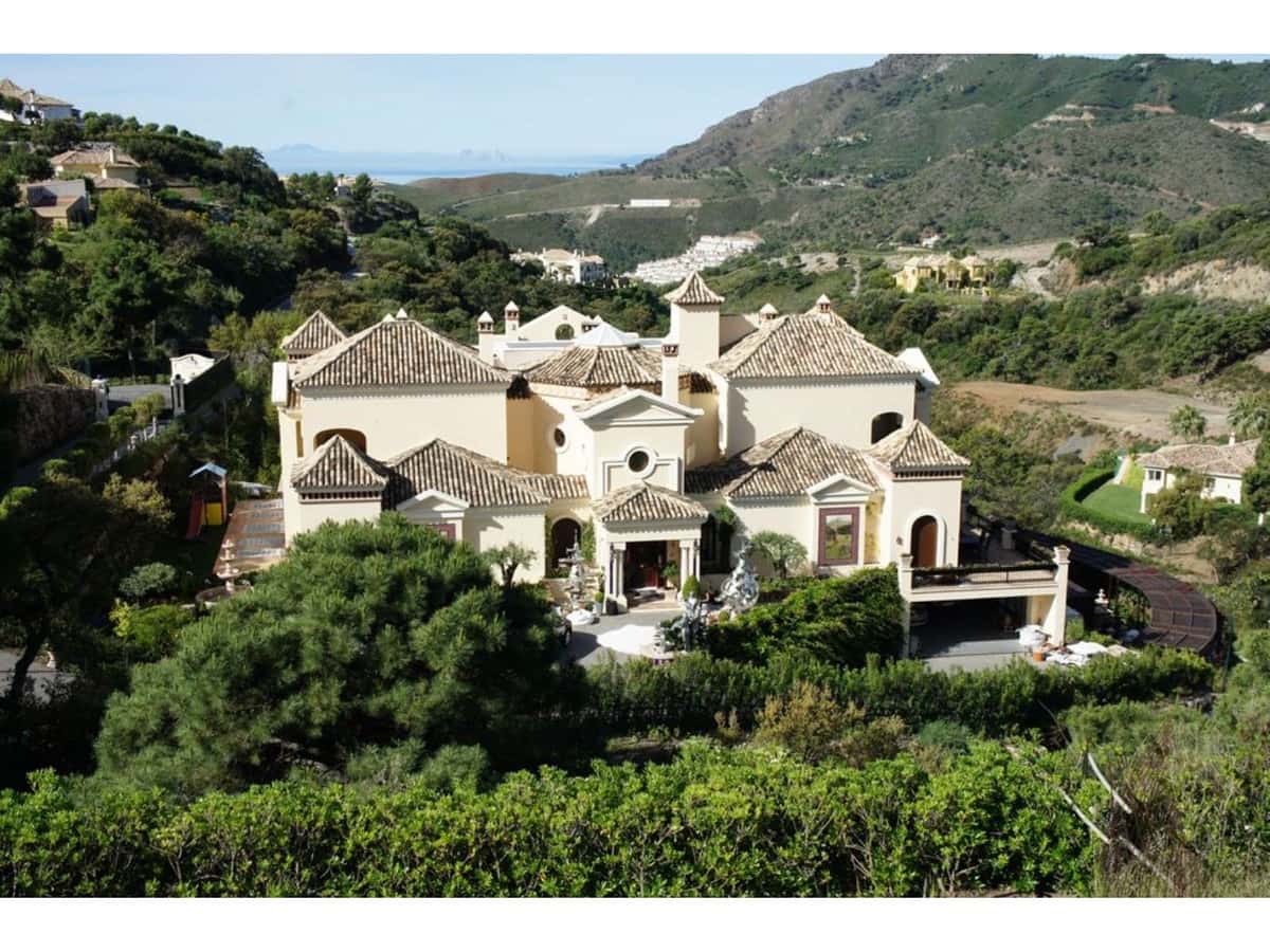 10 bedroom Villa for sale in La Zagaleta - € 9,995,000 (Ref: 9472362)