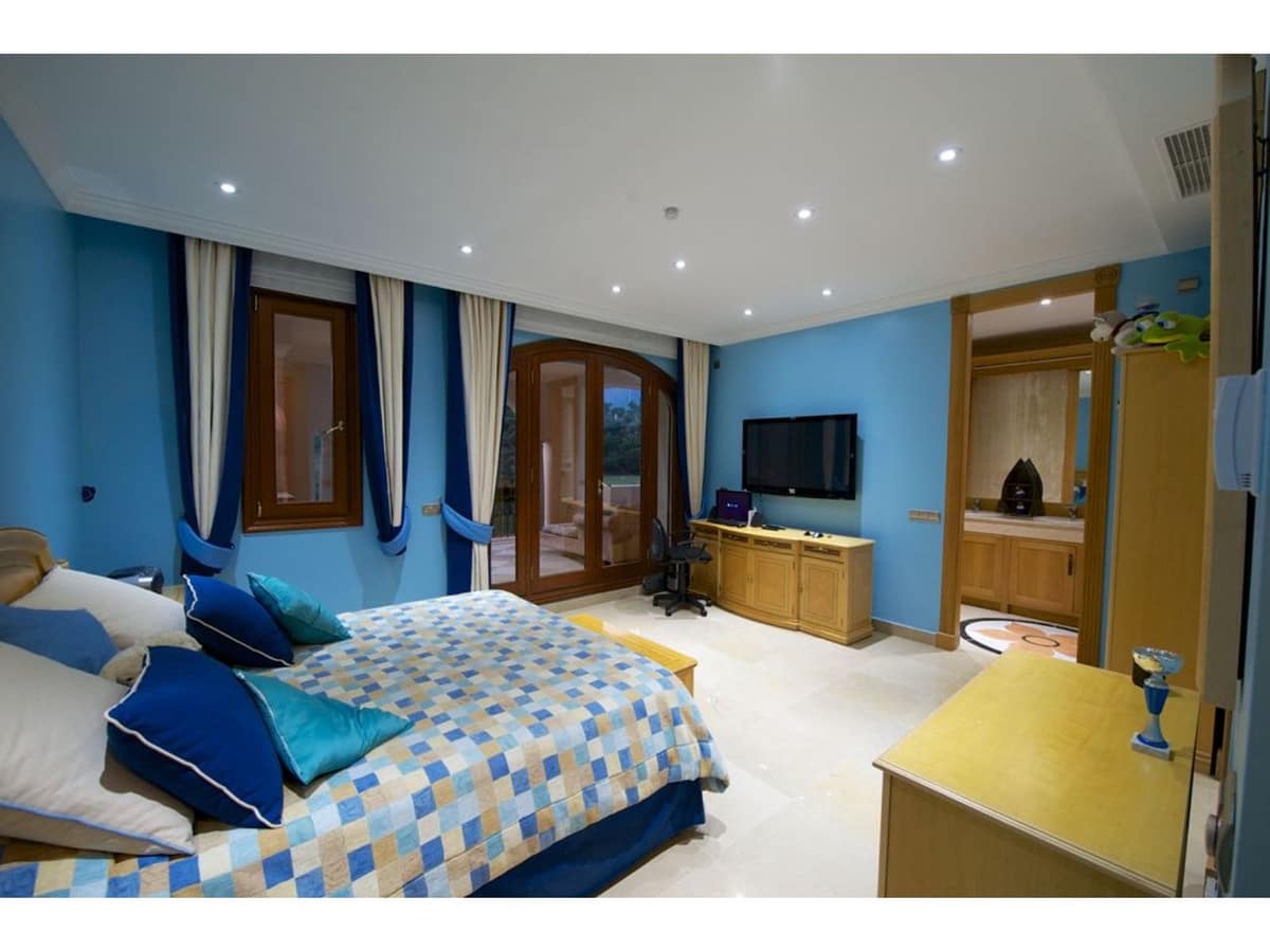 10 bedroom Villa for sale in La Zagaleta - € 9,995,000 (Ref: 9472362)