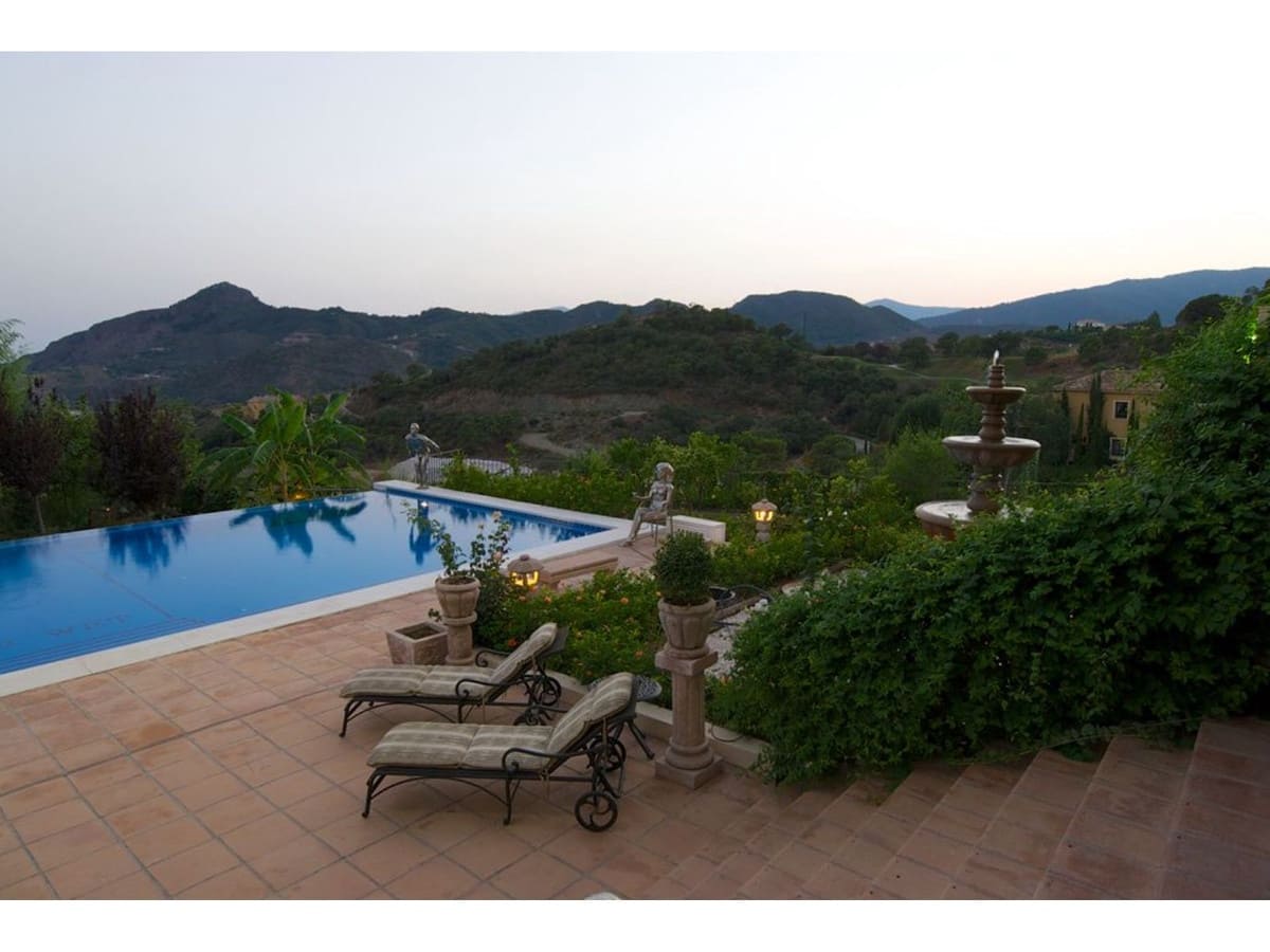 10 bedroom Villa for sale in La Zagaleta - € 9,995,000 (Ref: 9472362)