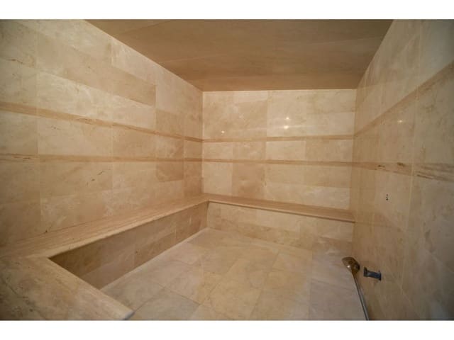 Chalet de 10 habitaciones en La Zagaleta, Benahavís en venta - 9.995.000 € (Ref: 9472362)