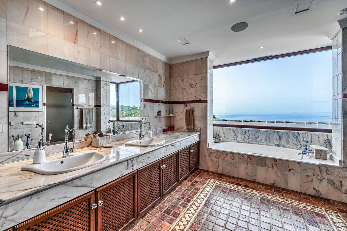 7 slaapkamer Villa te koop in La Mairena - € 7.975.000 (Ref: 9472366)