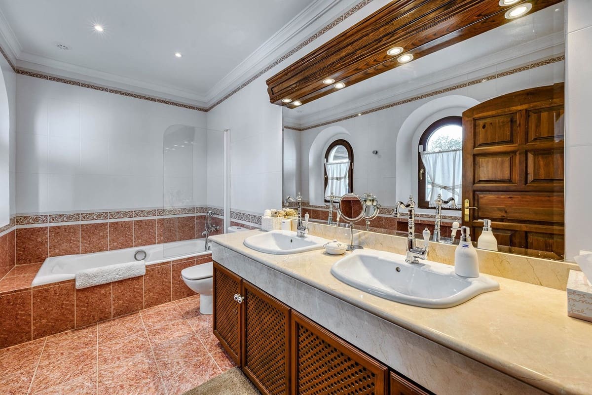 7 sypialnia Willa na sprzedaż w La Mairena - 7 975 000 € (Ref: 9472366)