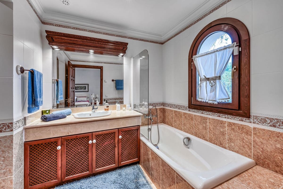 7 sypialnia Willa na sprzedaż w La Mairena - 7 975 000 € (Ref: 9472366)