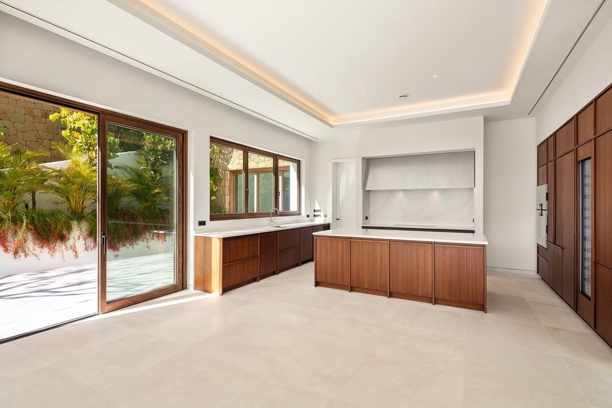 6 bedroom Villa for sale in Casares - € 8,700,000 (Ref: 9472369)