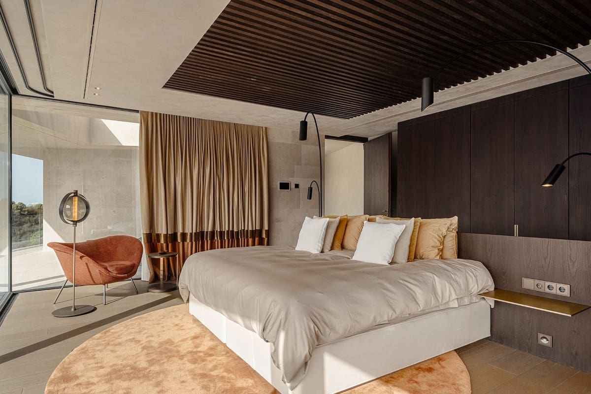 7 bedroom Villa for sale in Benahavis - € 8,150,000 (Ref: 9472371)