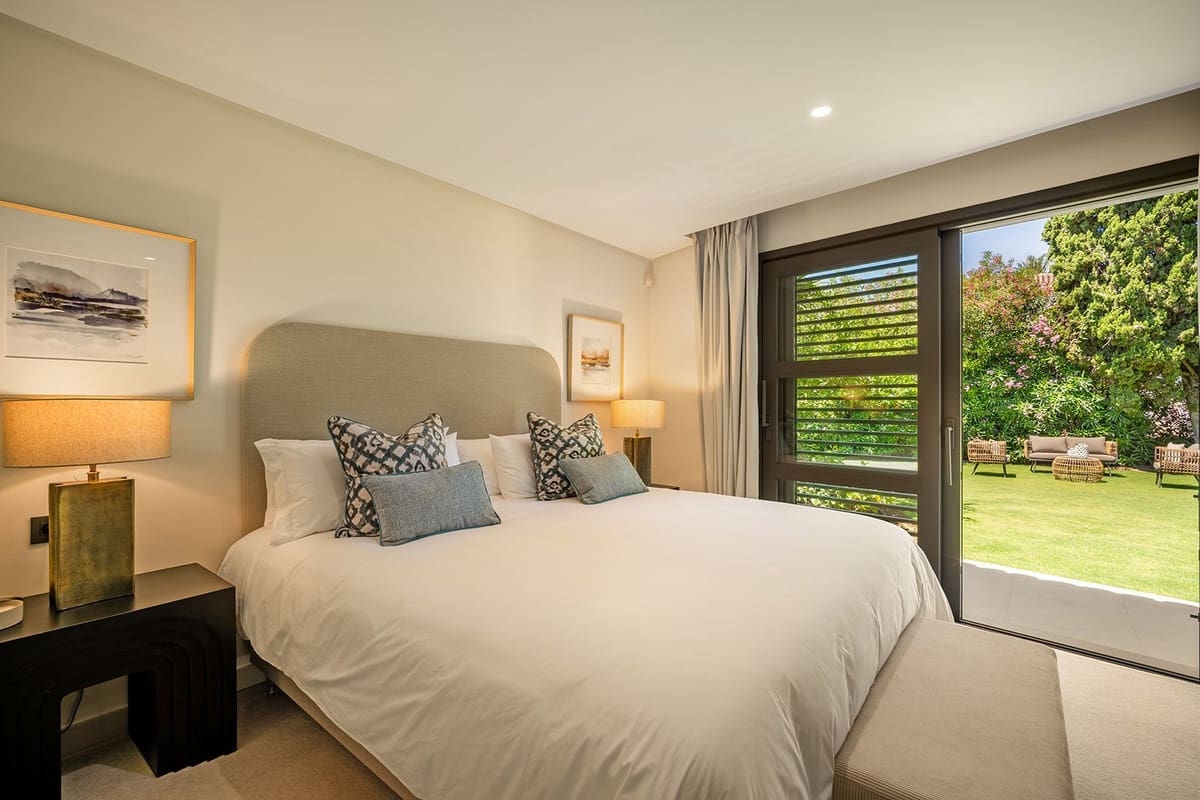 5 bedroom Villa for sale in Nueva Andalucia - € 6,995,000 (Ref: 9472373)