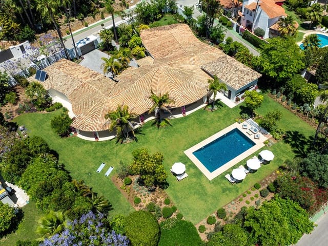 5 bedroom Villa for sale in Nueva Andalucia, Marbella - € 6,995,000 (Ref: 9472373)
