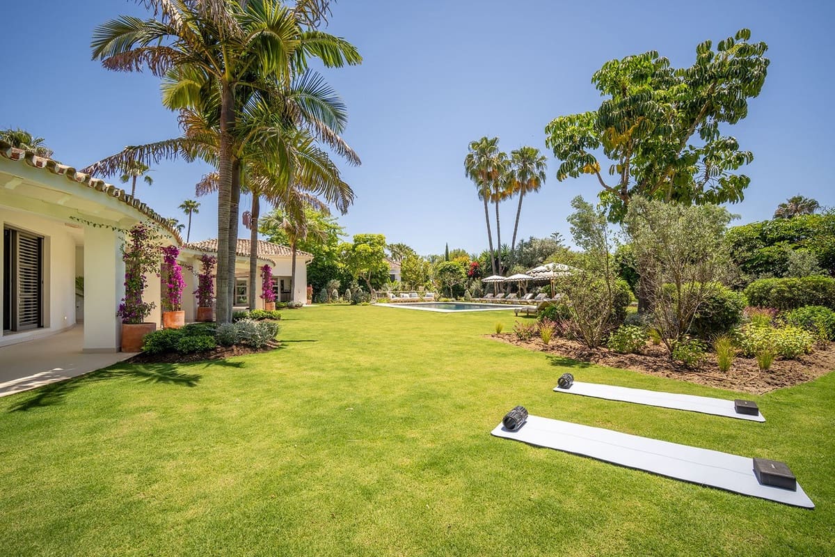 5 bedroom Villa for sale in Nueva Andalucia - € 6,995,000 (Ref: 9472373)