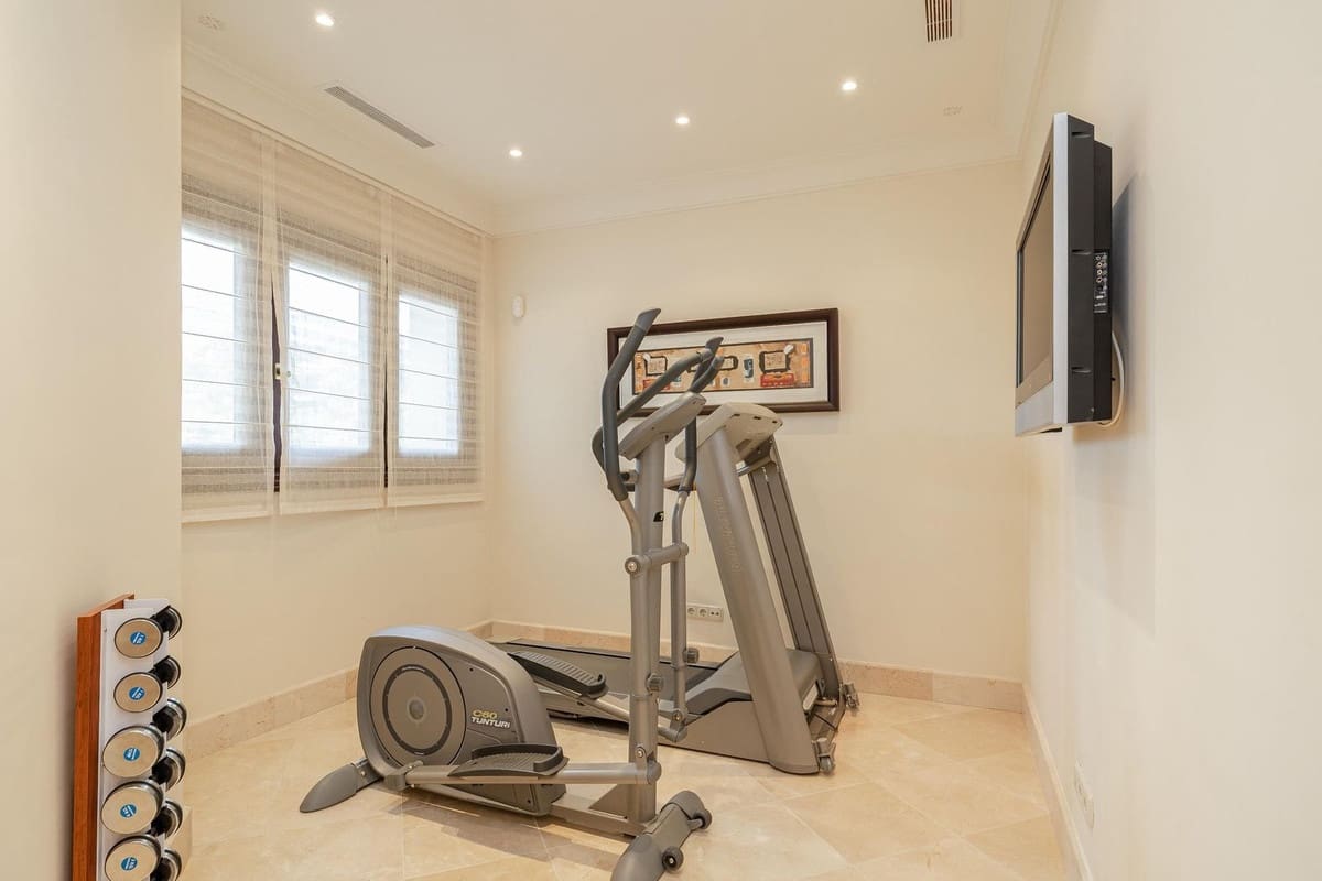 7 bedroom Villa for sale in La Zagaleta with pool garage - € 5,950,000 (Ref: 9472385)