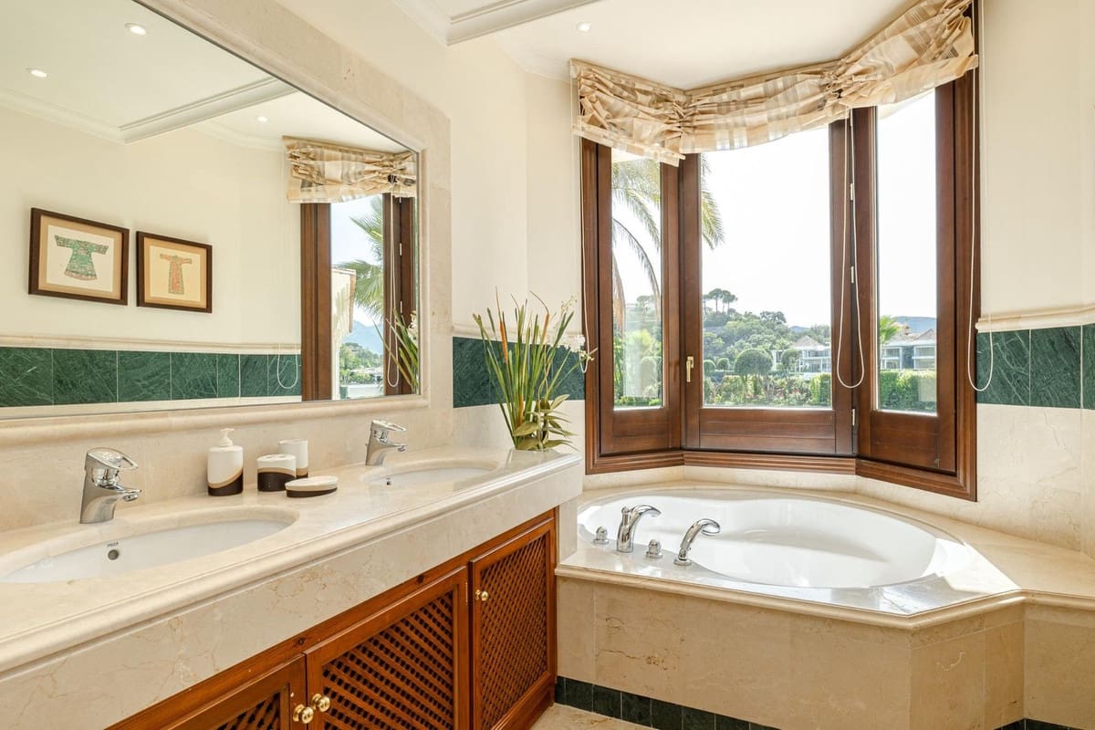 7 bedroom Villa for sale in La Zagaleta with pool garage - € 5,950,000 (Ref: 9472385)