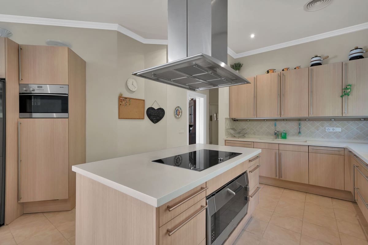 7 bedroom Villa for sale in Nueva Andalucia with pool garage - € 5,595,000 (Ref: 9472390)