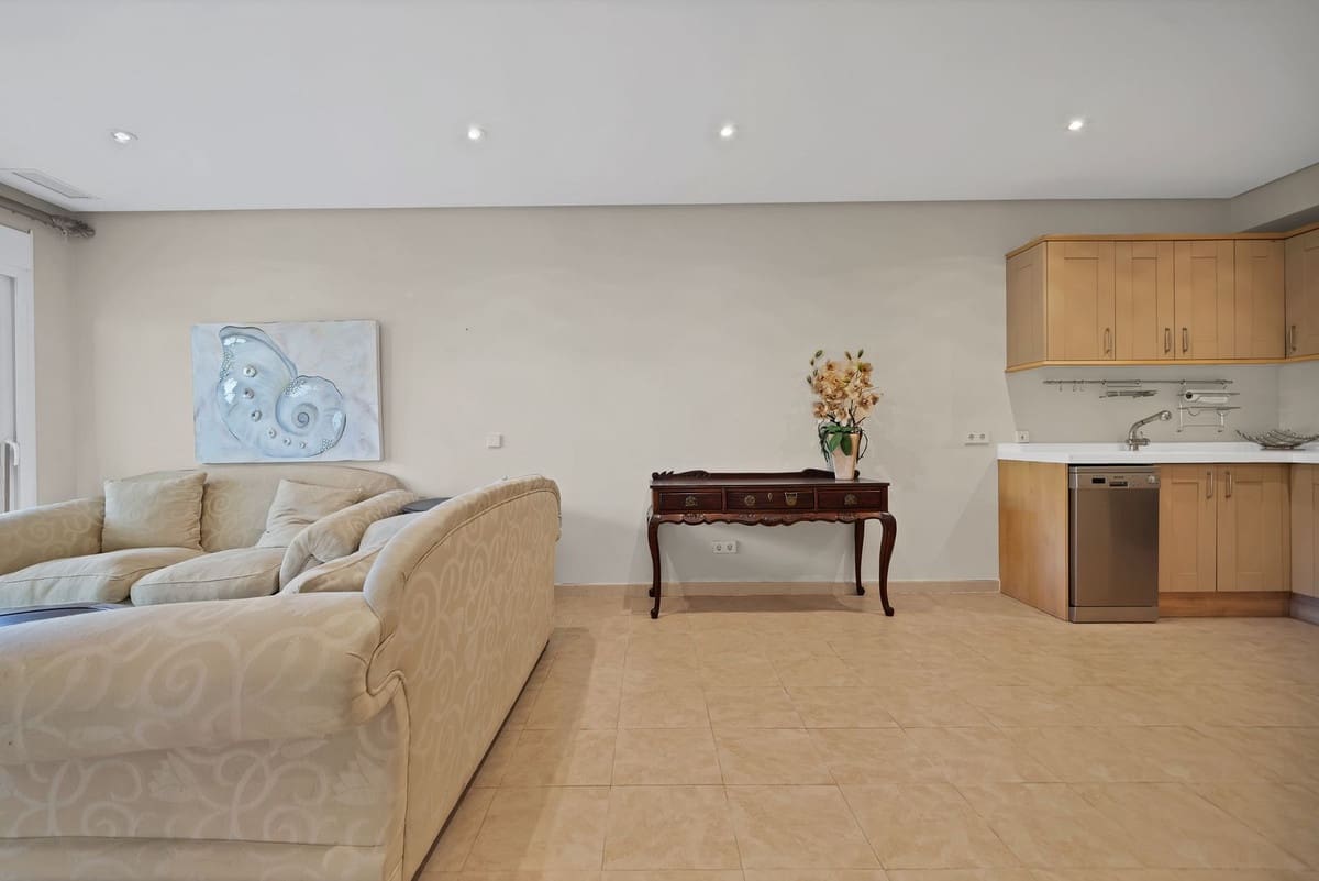 7 bedroom Villa for sale in Nueva Andalucia with pool garage - € 5,595,000 (Ref: 9472390)