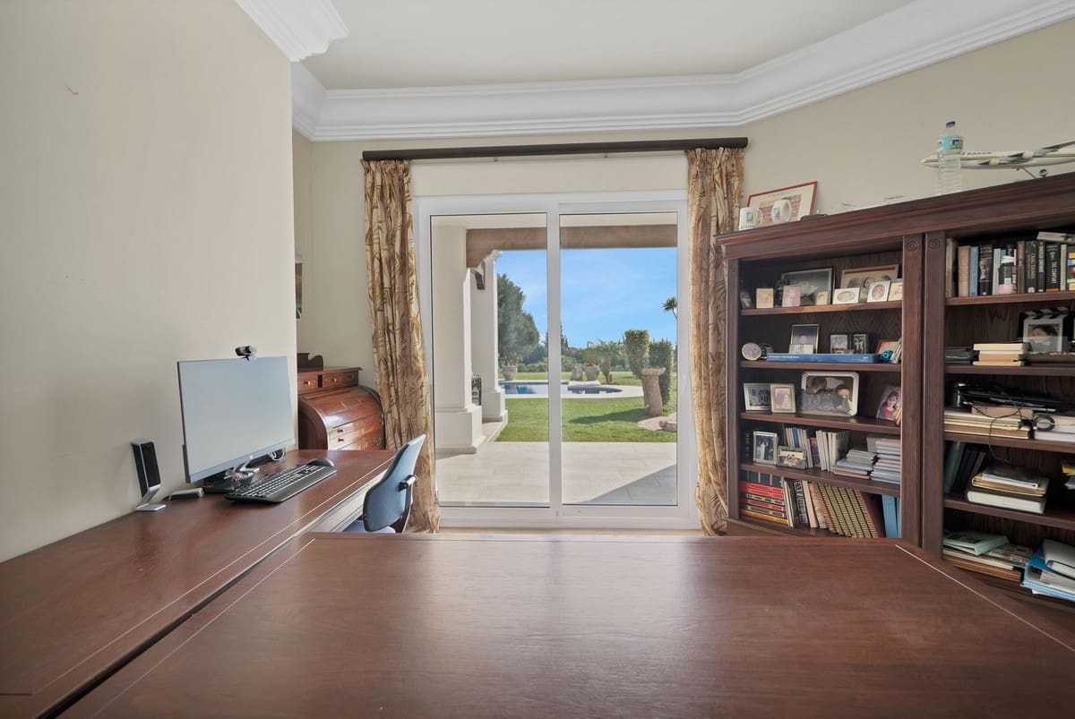 7 bedroom Villa for sale in Nueva Andalucia with pool garage - € 5,595,000 (Ref: 9472390)