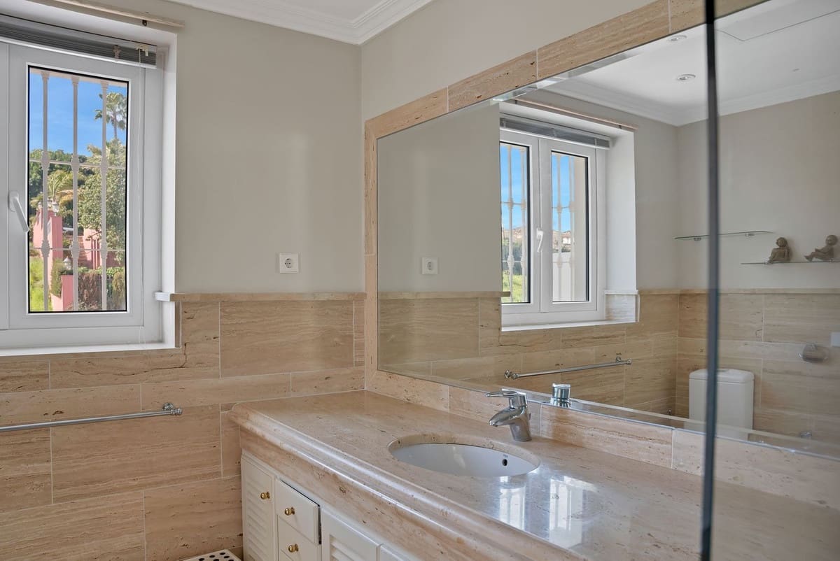 7 bedroom Villa for sale in Nueva Andalucia with pool garage - € 5,595,000 (Ref: 9472390)