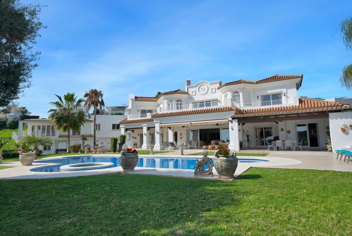 7 bedroom Villa for sale in Nueva Andalucia with pool garage - € 5,595,000 (Ref: 9472390)