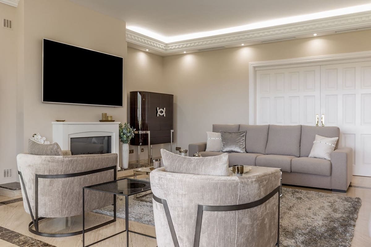 11 bedroom Villa for sale in El Paraiso - € 4,500,000 (Ref: 9472398)