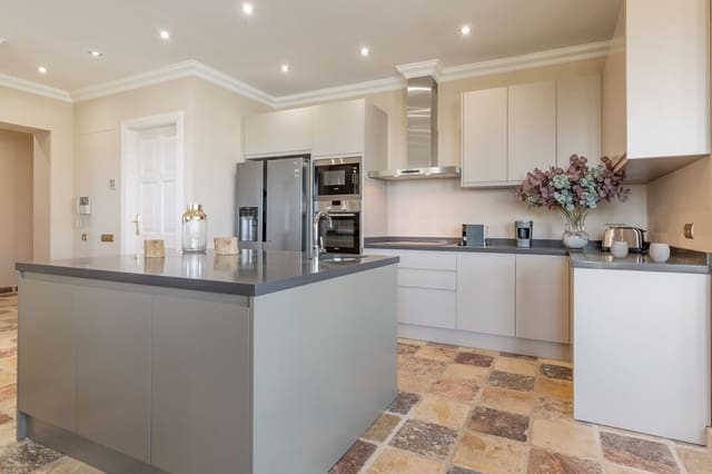 11 quarto Moradia para venda em El Paraiso, Estepona - 4 500 000 € (Ref: 9472398)