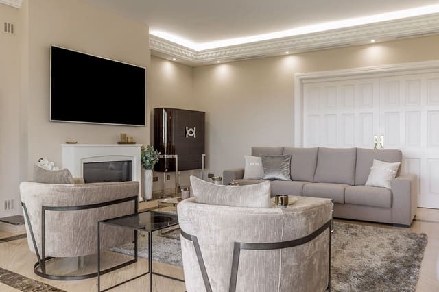 Chalet de 11 habitaciones en El Paraiso, Estepona en venta - 4.500.000 € (Ref: 9472398)