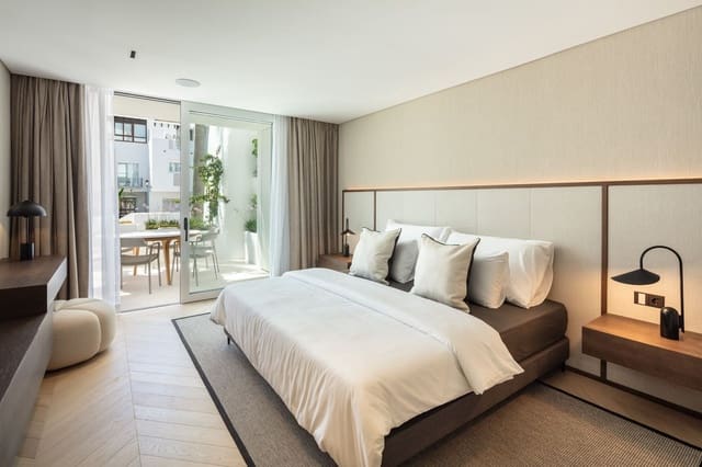 3 bedroom Apartment for sale in Golden Mile, Marbella - € 4,150,000 (Ref: 9472402)