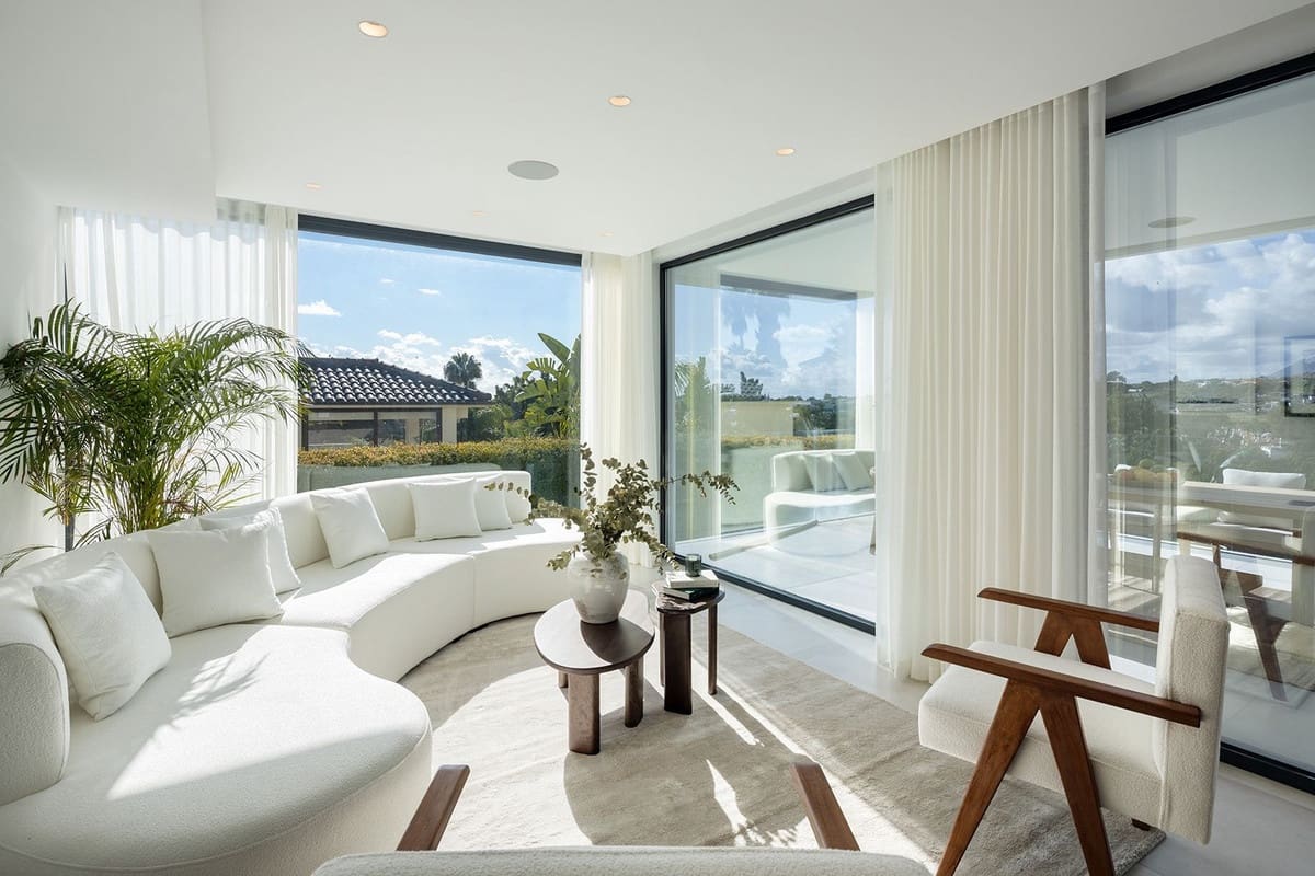 6 bedroom Villa for sale in Nueva Andalucia - € 3,995,000 (Ref: 9472403)