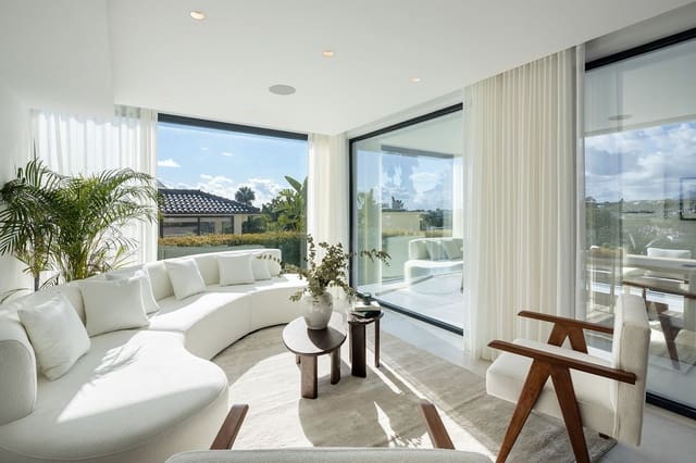 6 bedroom Villa for sale in Nueva Andalucia, Marbella - € 3,995,000 (Ref: 9472403)