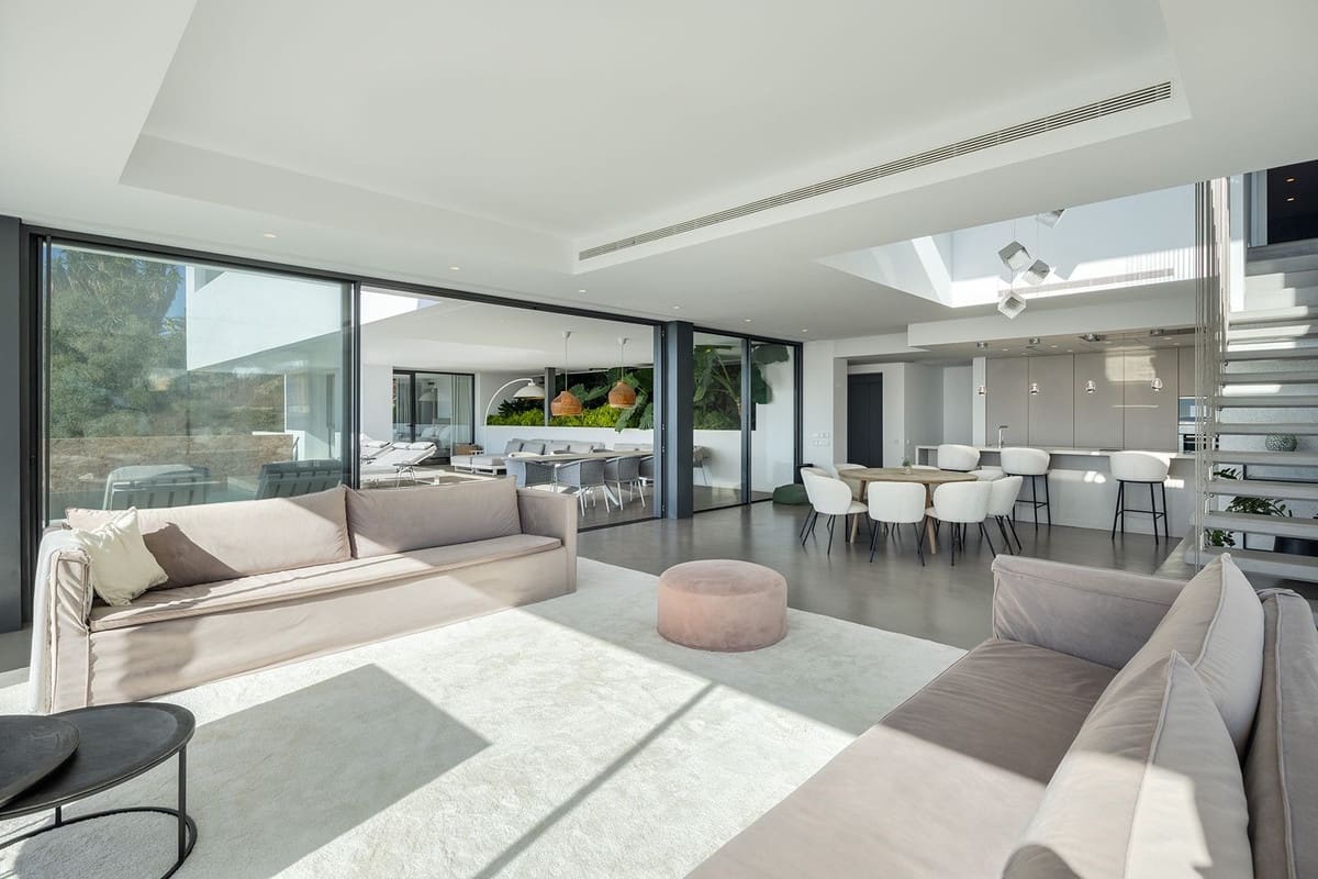 4 bedroom Villa for sale in Benahavis - € 3,995,000 (Ref: 9472405)