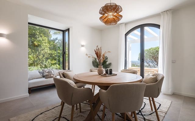 5 bedroom Villa for sale in El Madroñal, Benahavís - € 3,985,000 (Ref: 9472406)