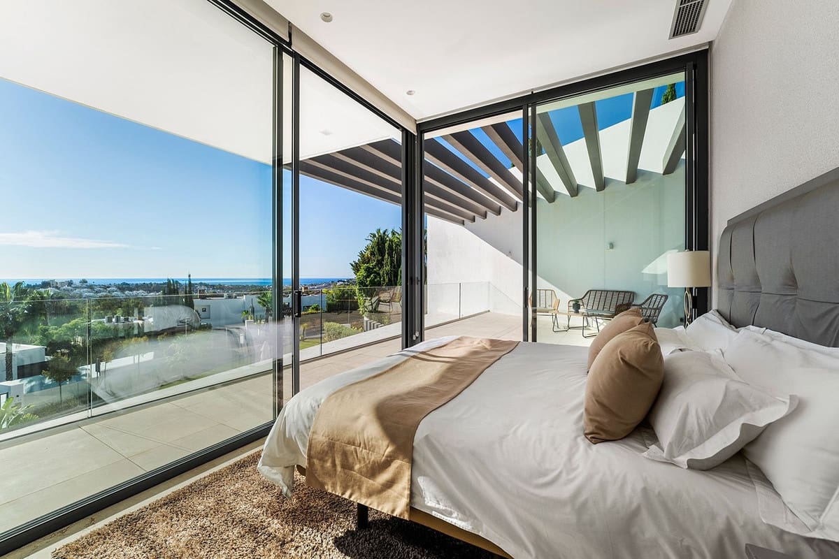 5 bedroom Villa for sale in Benahavis - € 3,950,000 (Ref: 9472408)