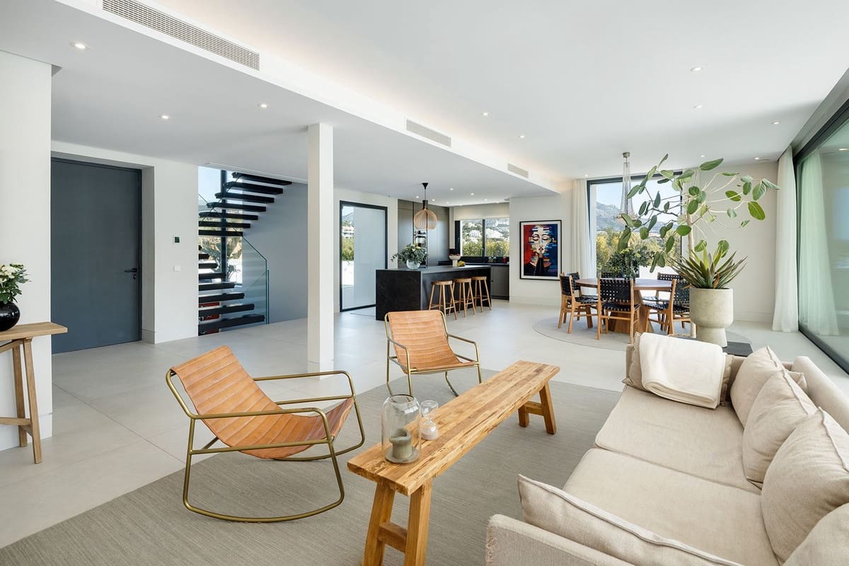 5 bedroom Villa for sale in Nueva Andalucia - € 3,750,000 (Ref: 9472409)