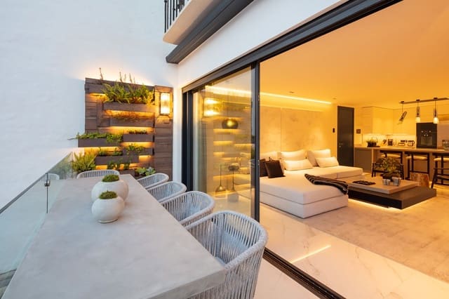 Apartamento de 3 habitaciones en Puerto Banus, Marbella en venta - 2.950.000 € (Ref: 9472412)