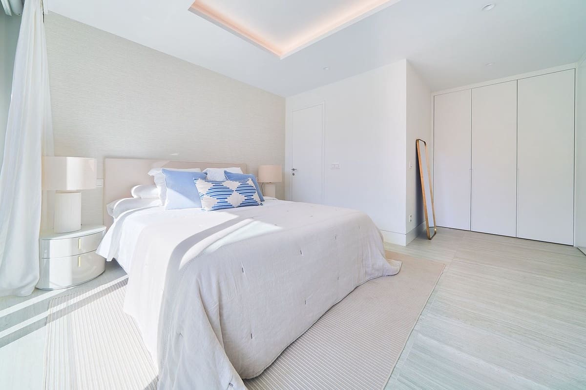 3 bedroom Apartment for sale in Estepona - € 2,949,000 (Ref: 9472413)