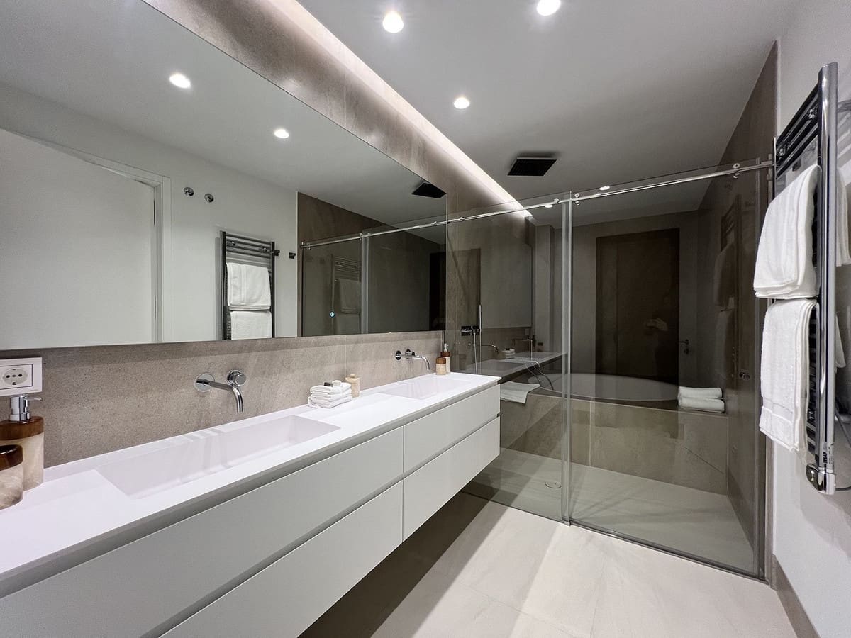 3 bedroom Apartment for sale in Estepona - € 2,949,000 (Ref: 9472413)