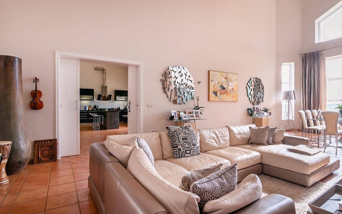 6 bedroom Villa for sale in Sotogrande with pool garage - € 1,850,000 (Ref: 9472433)